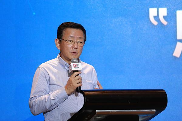 樊纲：首先发展民营企业