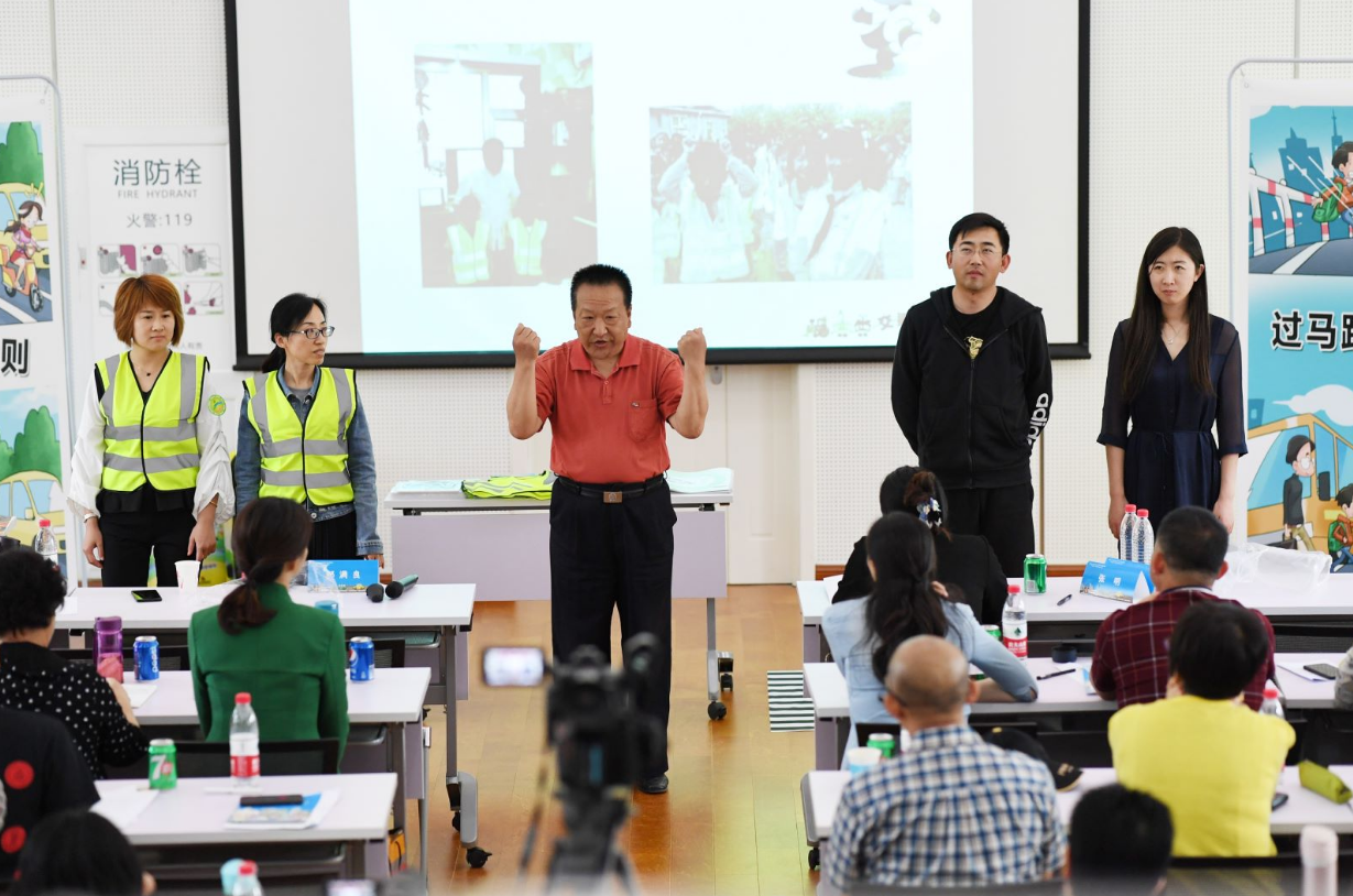 奔驰给全国小学生送儿童节礼物 助力城市小学生道路安全教育